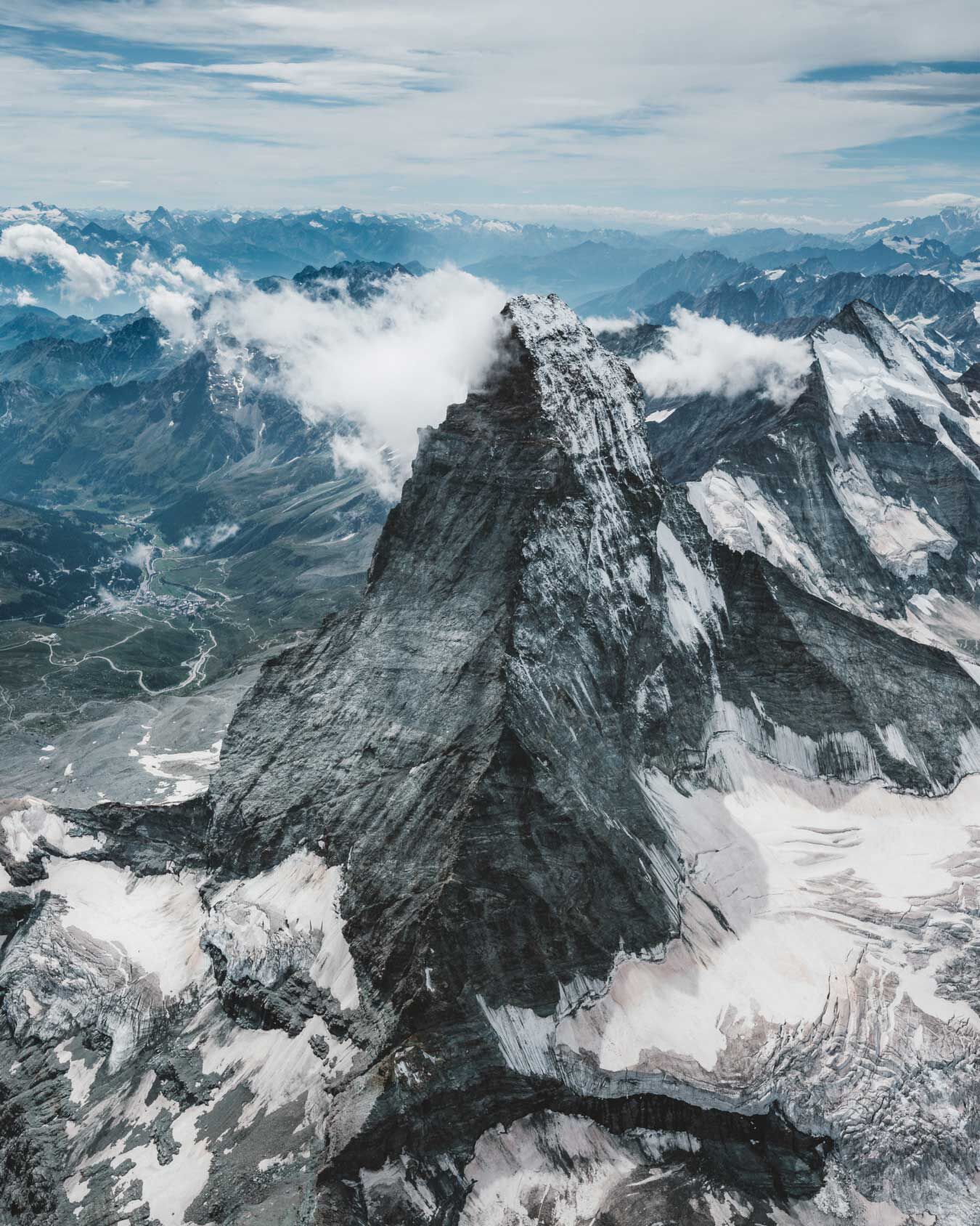 Hervé Barmasse climbing Matterhorn Img3