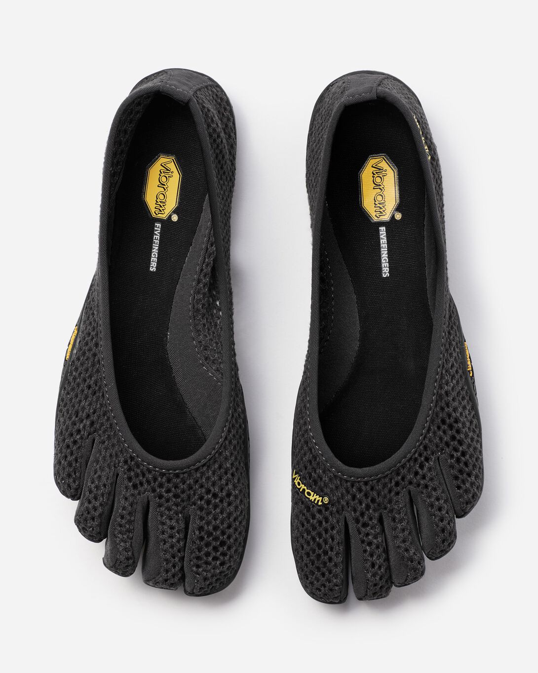 Vibram FiveFingers Black Toe Shoes Vibram FiveFingers Review: I Walked 25K Steps in These  main image 4