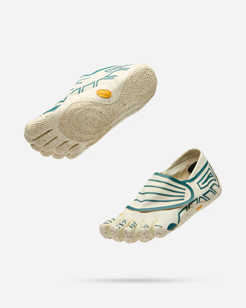 vibram five fingers dress shoes Getting Married in the Dunes. In Fingers! Runs added breathability and smooth feel of the new mass perforations on the upper Vibram Men's FiveFingers KSO ECO