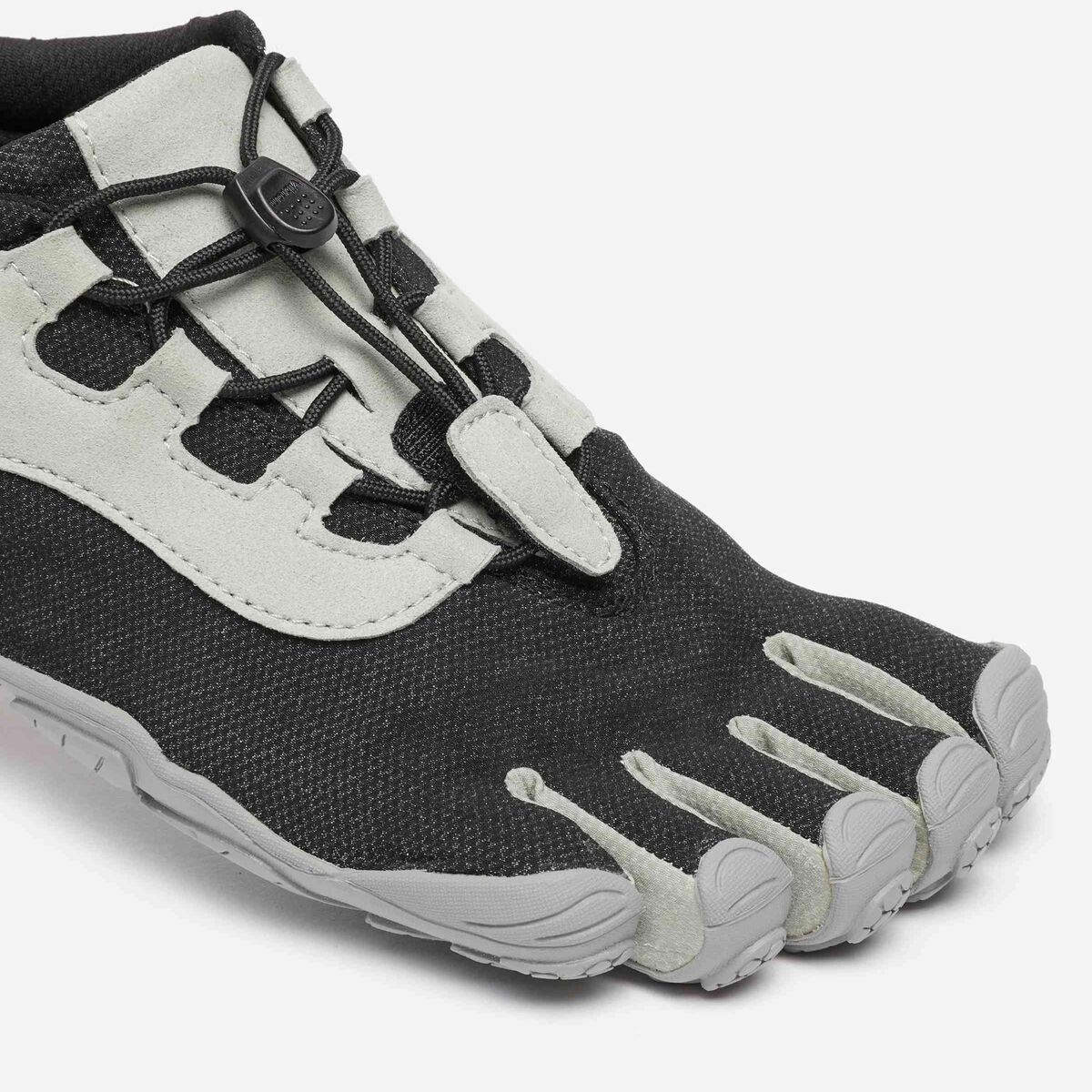 V-Run Retro Men's three quarter photo