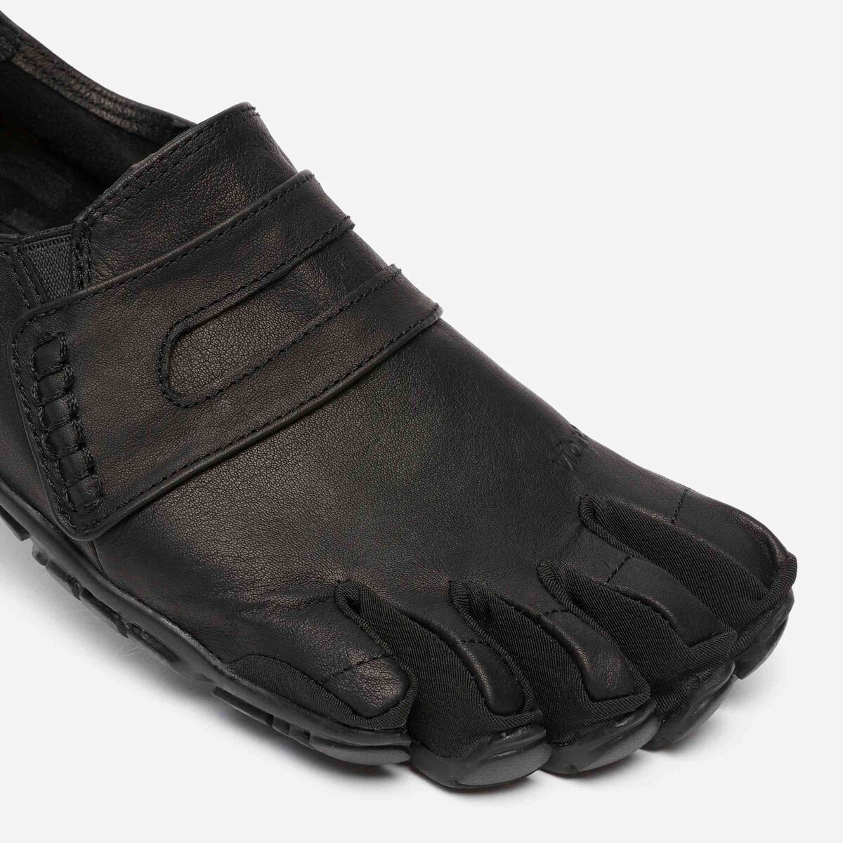 CVT-Leather Men's three quarter photo